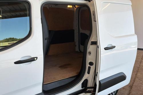 Peugeot PARTNER Photo at-7edd50fe1fe84276a9b368d4285cdc0e.jpg