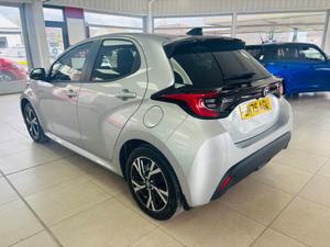 Toyota Yaris Photo 2