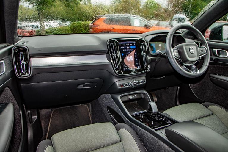 Used Volvo XC40 OE72HKK 9