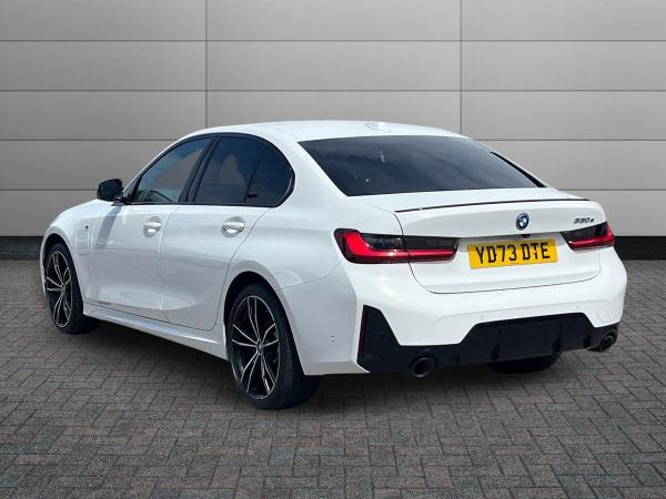 BMW 3 Series Photo at-7ef92c390682472f925e183a467182fe.jpg