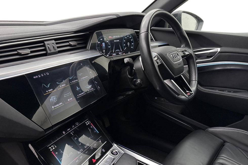 Audi e-tron Photo at-7eff47215e1f4a3293987e862bd33bf7.jpg