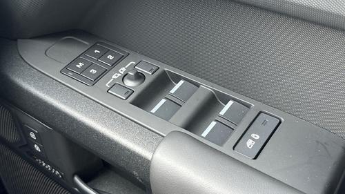 Land Rover Defender Photo at-7f81f458c9604631b7a616d48ea7dbc1.jpg