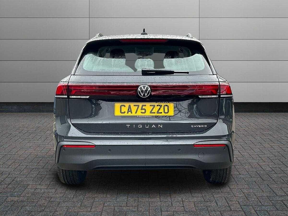 Volkswagen Tiguan Photo at-7f95755b2d1e45d59dfd918133eae61d.jpg