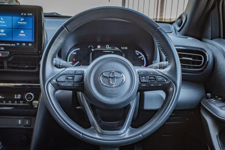 Used Toyota Yaris Cross WN22YUV 27