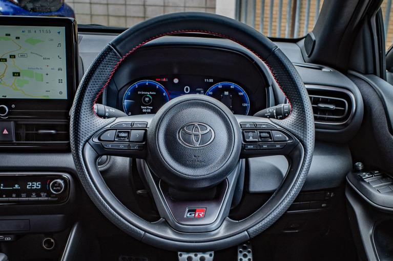 Used Toyota Yaris RF74KRZ 27
