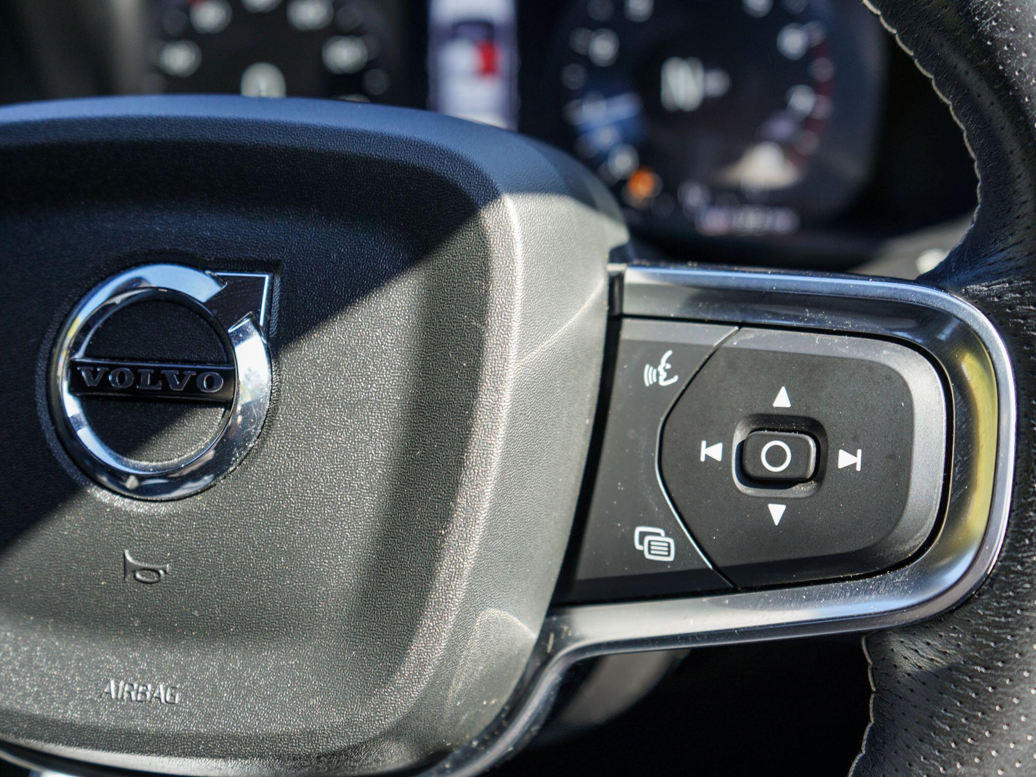 Volvo XC40 1.5 T3 R-Design Euro 6 (s/s) 5dr — photo 29