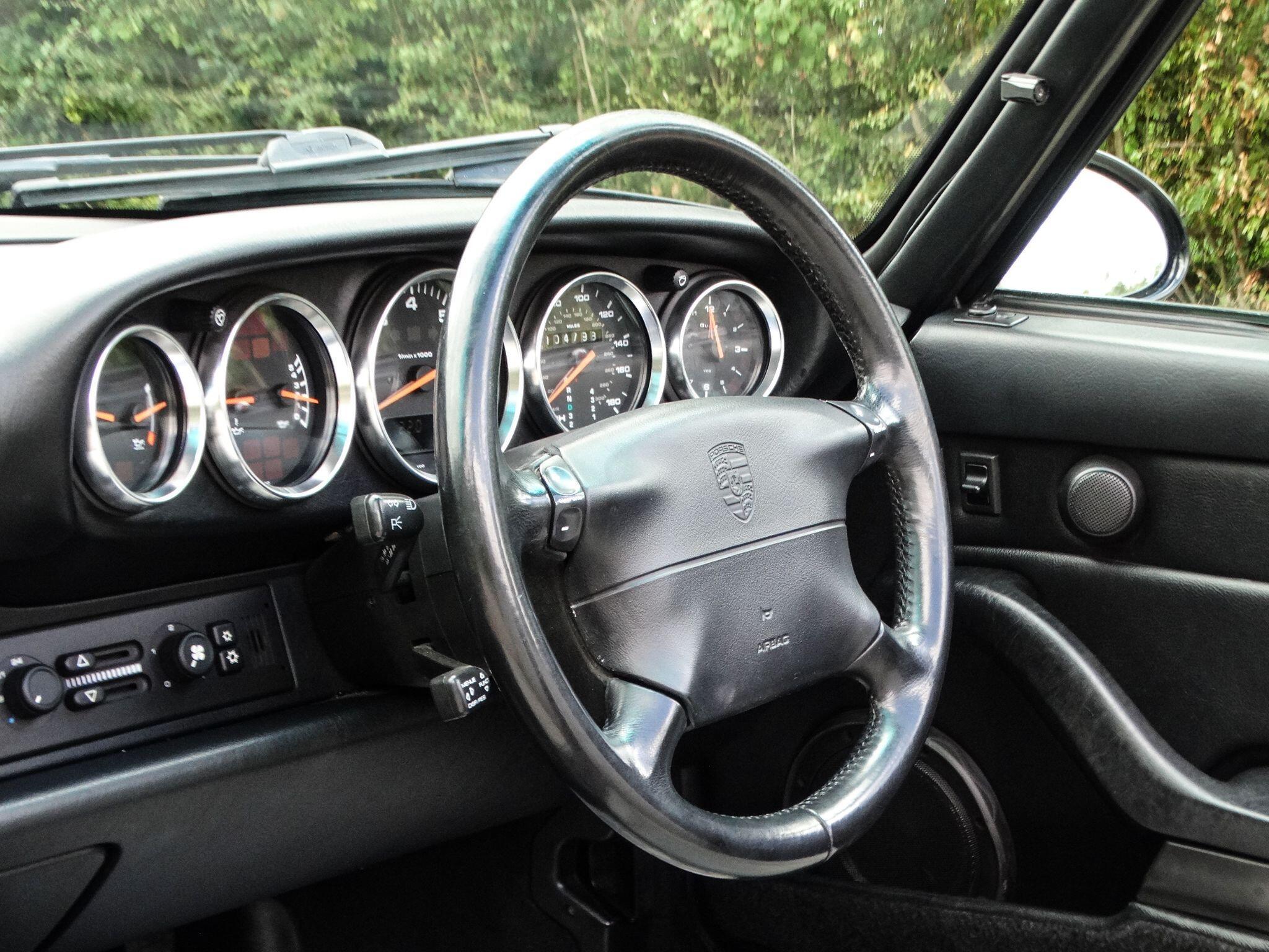 Porsche 911 3.6 993 Carrera Cabriolet Tiptronic S 2dr — photo 18