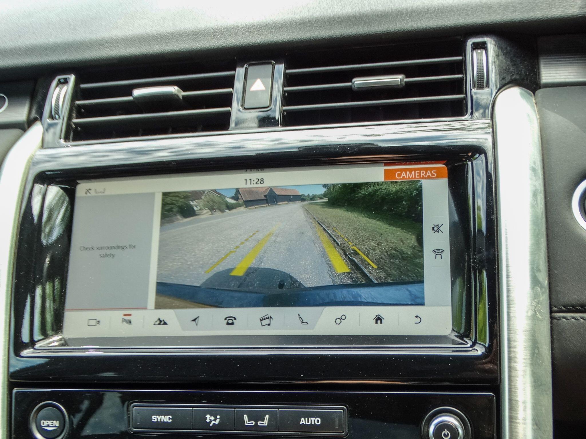 Land Rover Discovery 3.0 TD V6 HSE SUV 5dr Diesel Auto 4WD Euro 6 (s/s) (258 ps) — photo 24