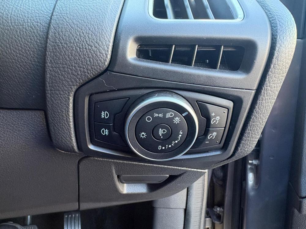 Ford Focus Photo at-8052d73712c4446e926b49ef56e98366.jpg