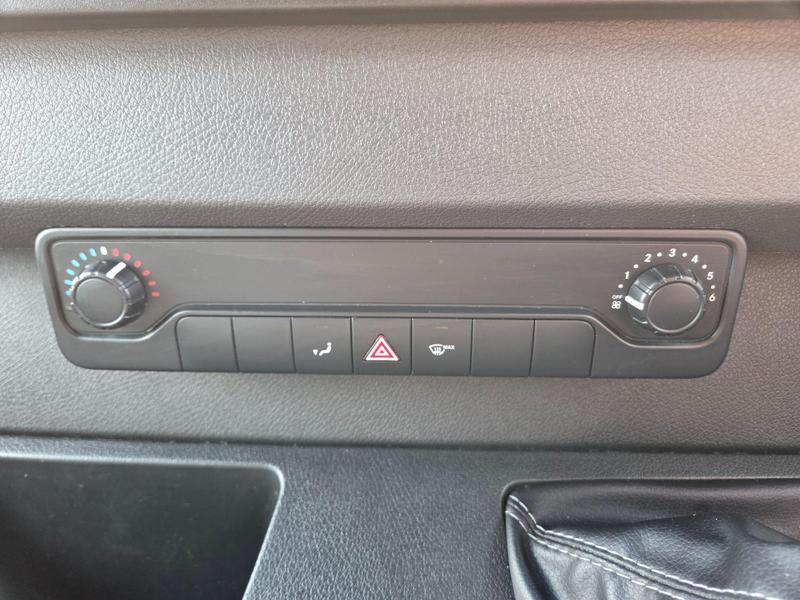 Mercedes-Benz Sprinter Photo at-8093c3d32a714b16a8b166e4108edebd.jpg