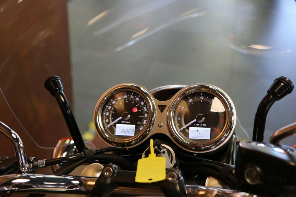 TRIUMPH Bonneville T120 Photo at-8138813083174514b265a18811757b34.jpg