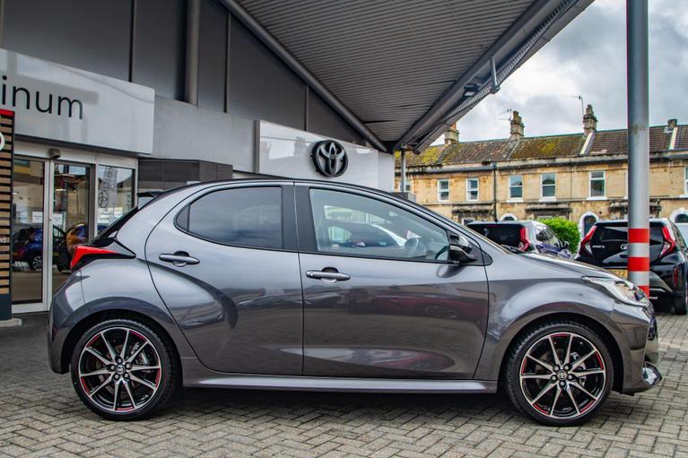 Used Toyota Yaris RF74KRZ 3
