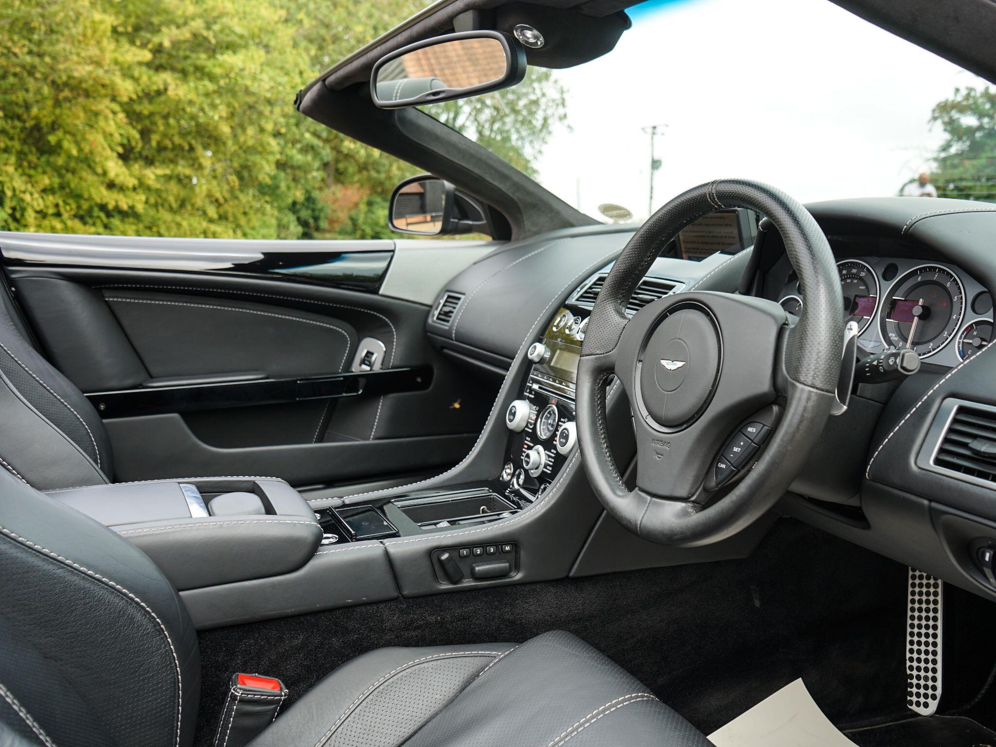 Aston Martin DB9 6.0 V12 Volante 2dr Petrol T-TronicII Euro 5 (470 bhp) — photo 19