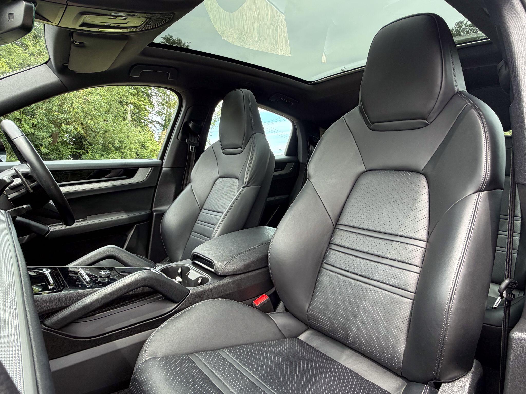 Porsche Cayenne 3.0 V6 E-Hybrid 25.9kWh TiptronicS 4WD Euro 6 (s/s) 5dr — photo 14