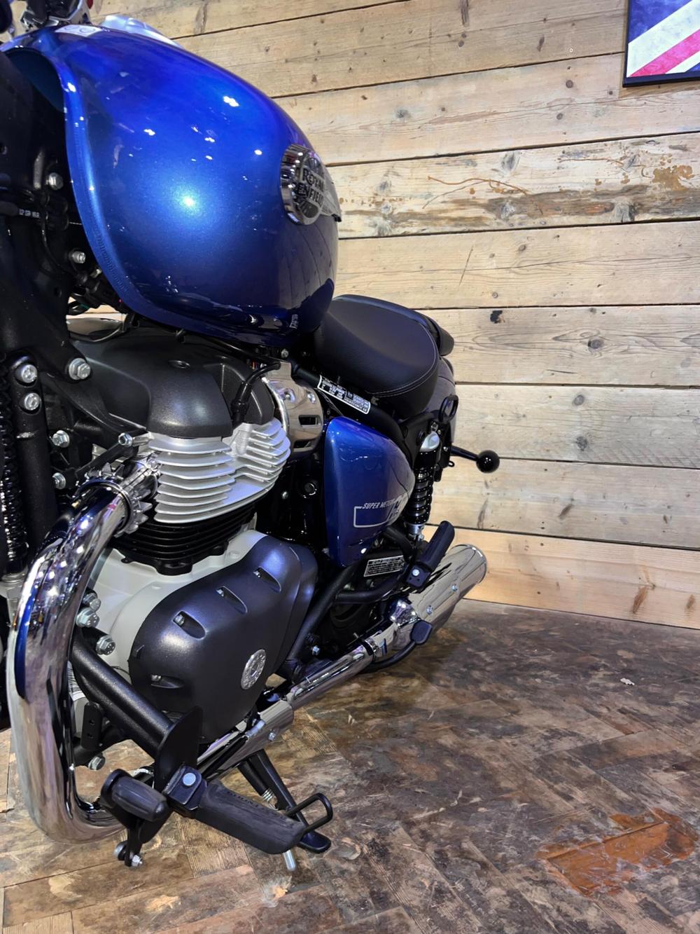 Royal Enfield Super Meteor 650 Photo at-823350974bde4e80a4673257147703b6.jpg