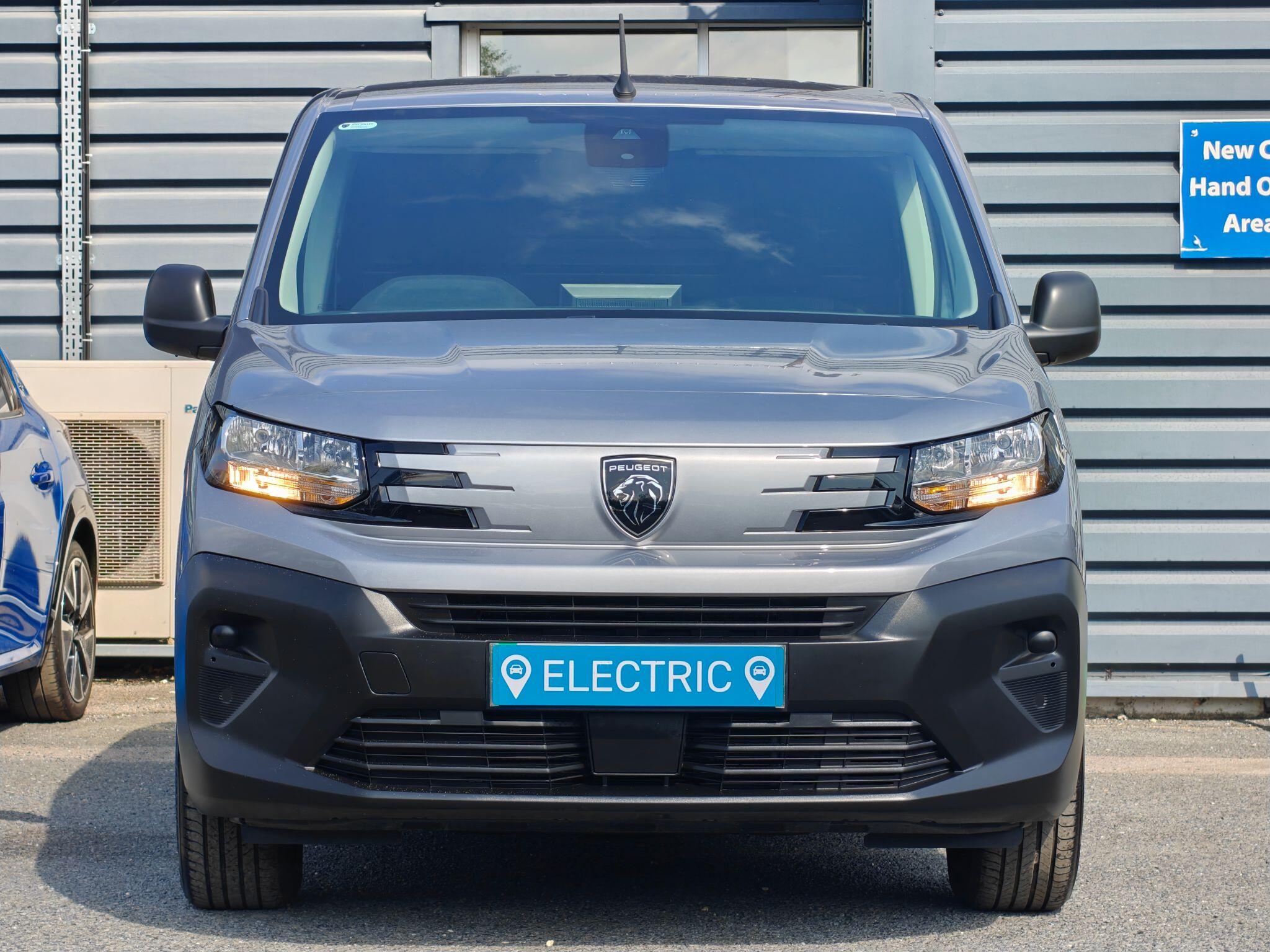 2024 Peugeot Partner thumbnail 3
