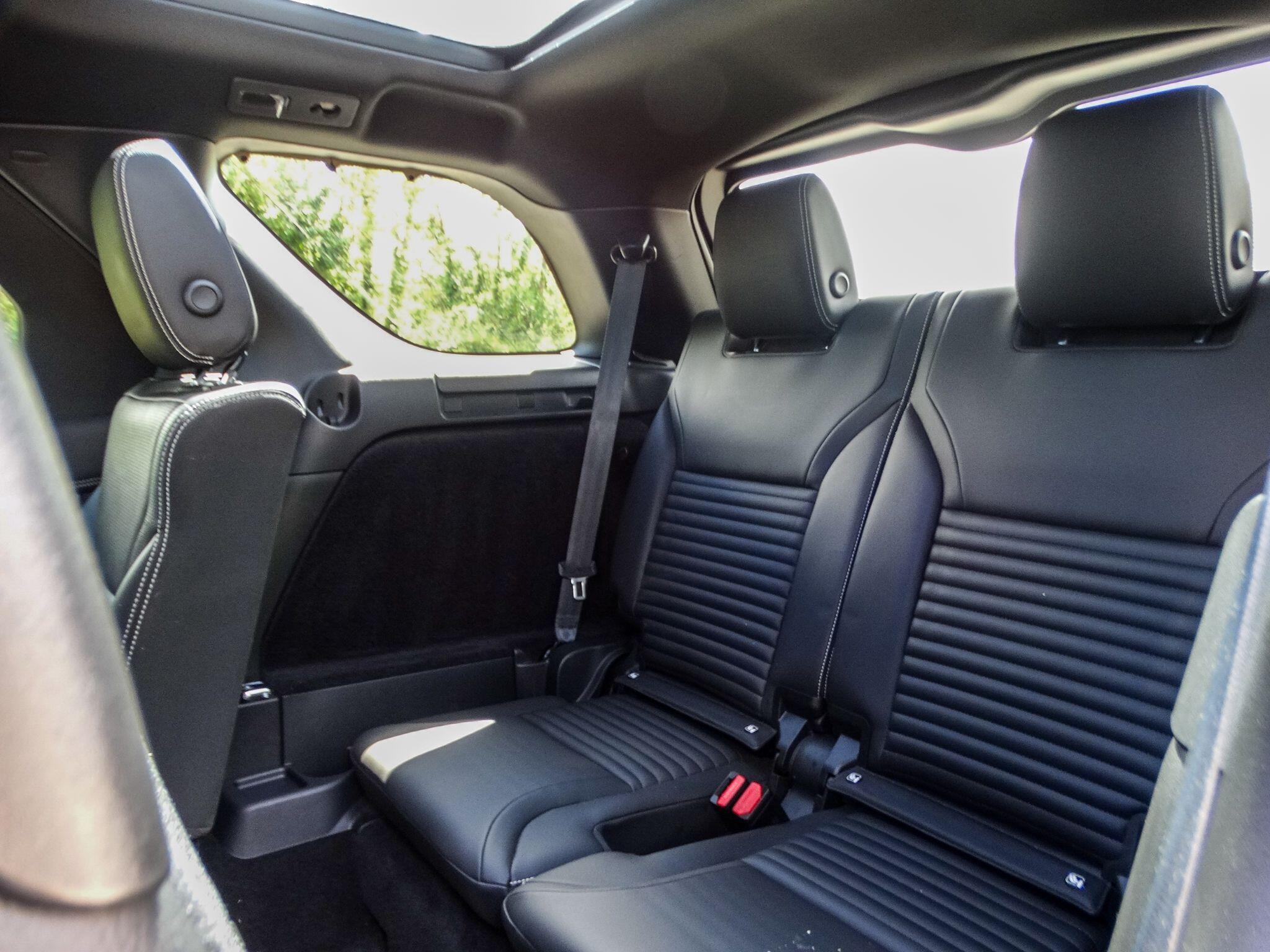 Land Rover Discovery 3.0 D300 MHEV R-Dynamic SE Auto 4WD Euro 6 (s/s) 5dr — photo 17