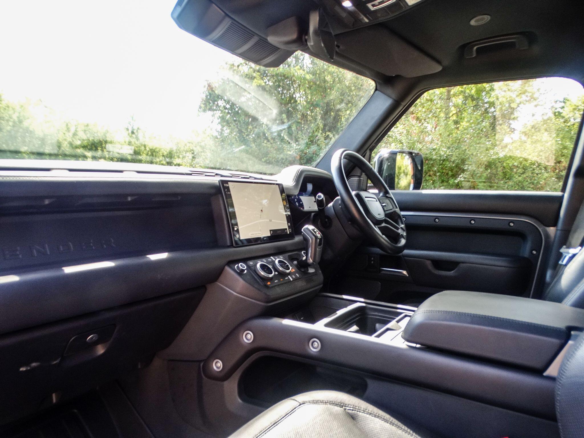 Land Rover Defender 110 3.0 D250 MHEV X-Dynamic HSE SUV 5dr Diesel Auto 4WD Euro 6 (s/s) (250 ps) — photo 15