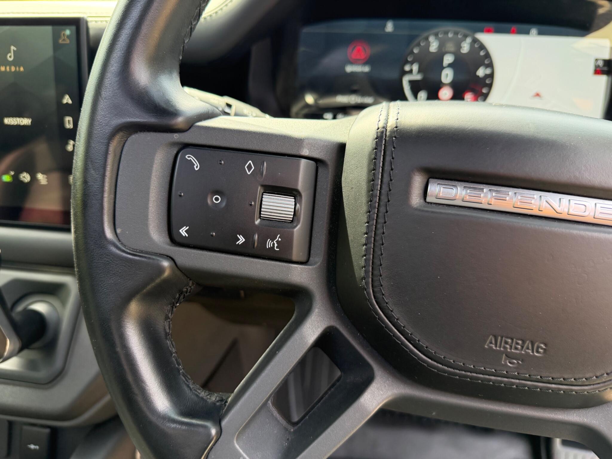 Land Rover Defender 110 3.0 D250 MHEV X-Dynamic HSE SUV 5dr Diesel Auto 4WD Euro 6 (s/s) (250 ps) — photo 8