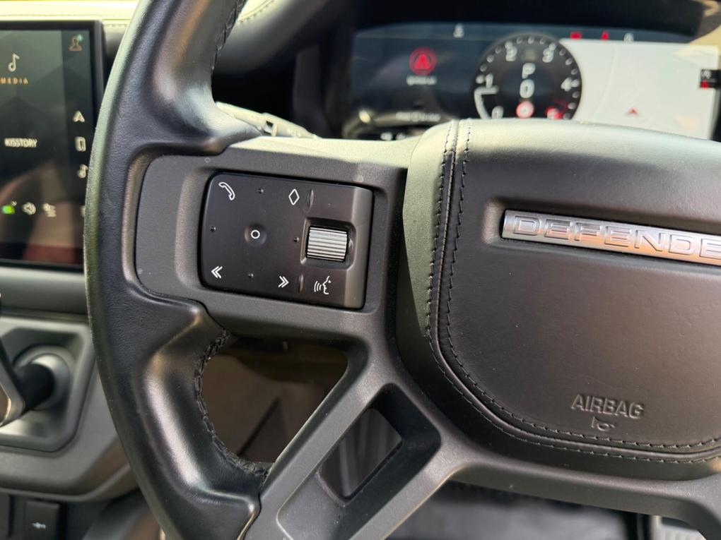 Used Land Rover Defender 110 SN22VLJ 8