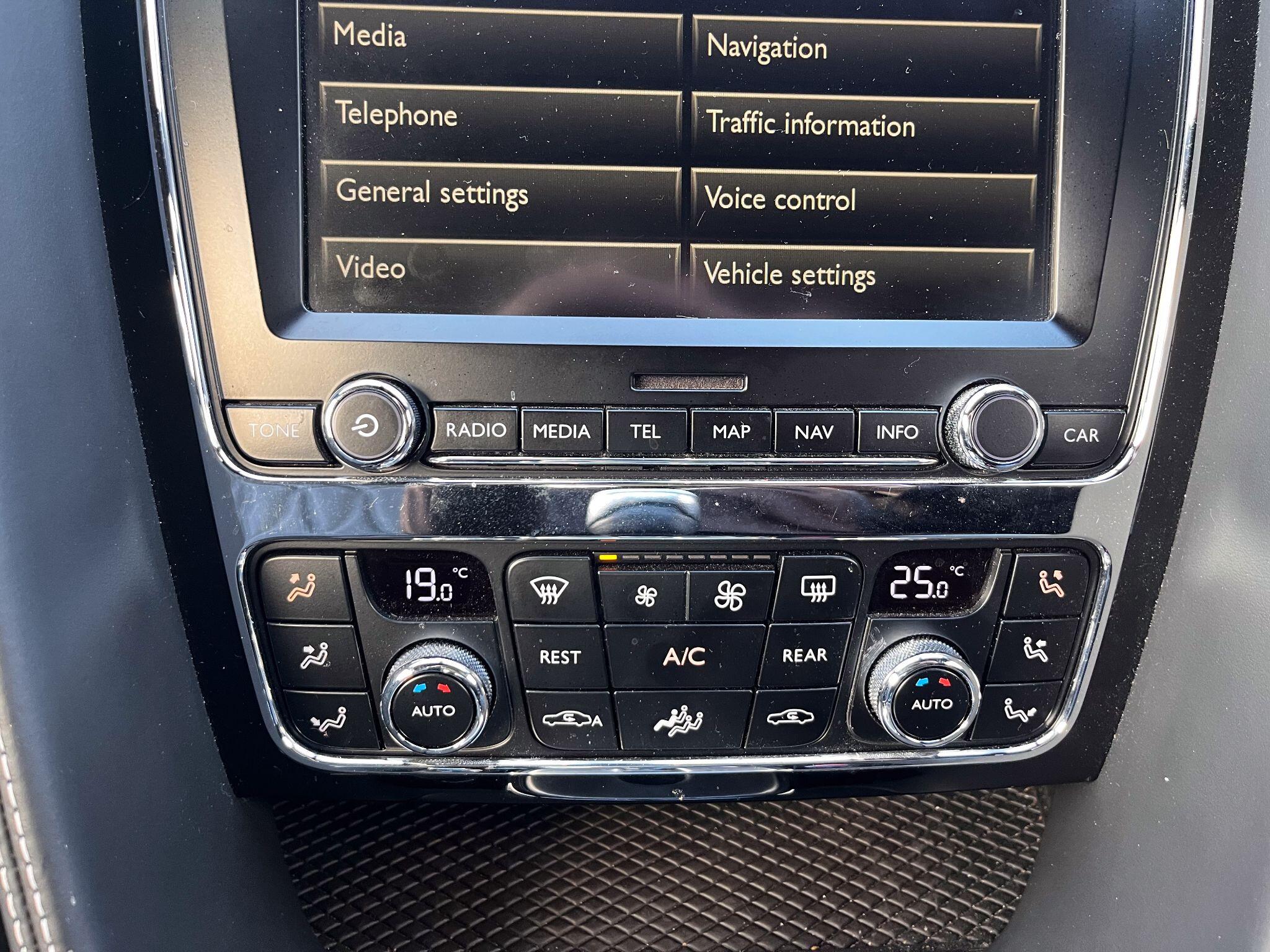 Bentley Continental 4.0 V8 GTC Auto 4WD Euro 5 2dr — photo 19
