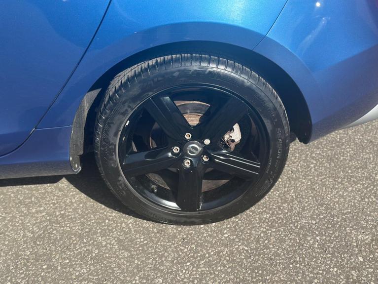 Used Volvo V40 YT18VLJ 17