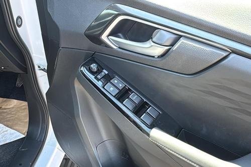 Isuzu D-MAX Photo at-83a6034b45524db9a752ecc8c44f2c32.jpg