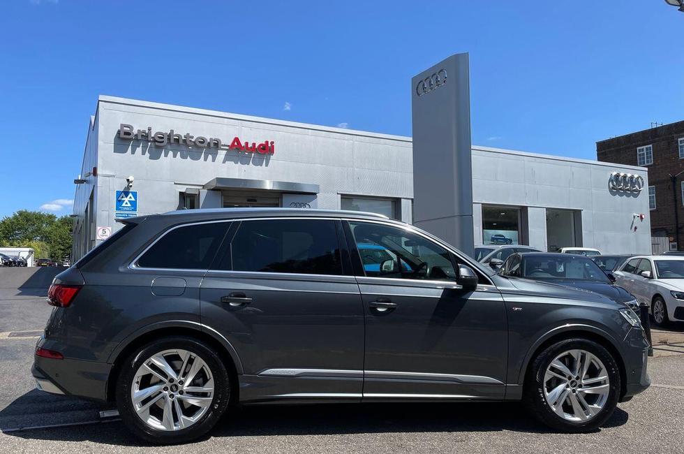 Audi Q7 Photo at-83b125f6b8a8476696212085d82002e5.jpg