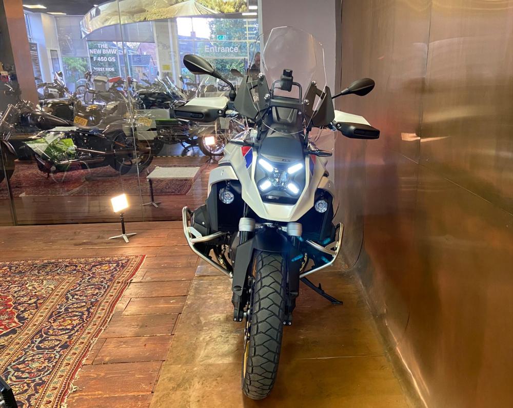BMW R 1300 GS Photo at-83c878bdfee44177b94eb37bff97d09d.jpg