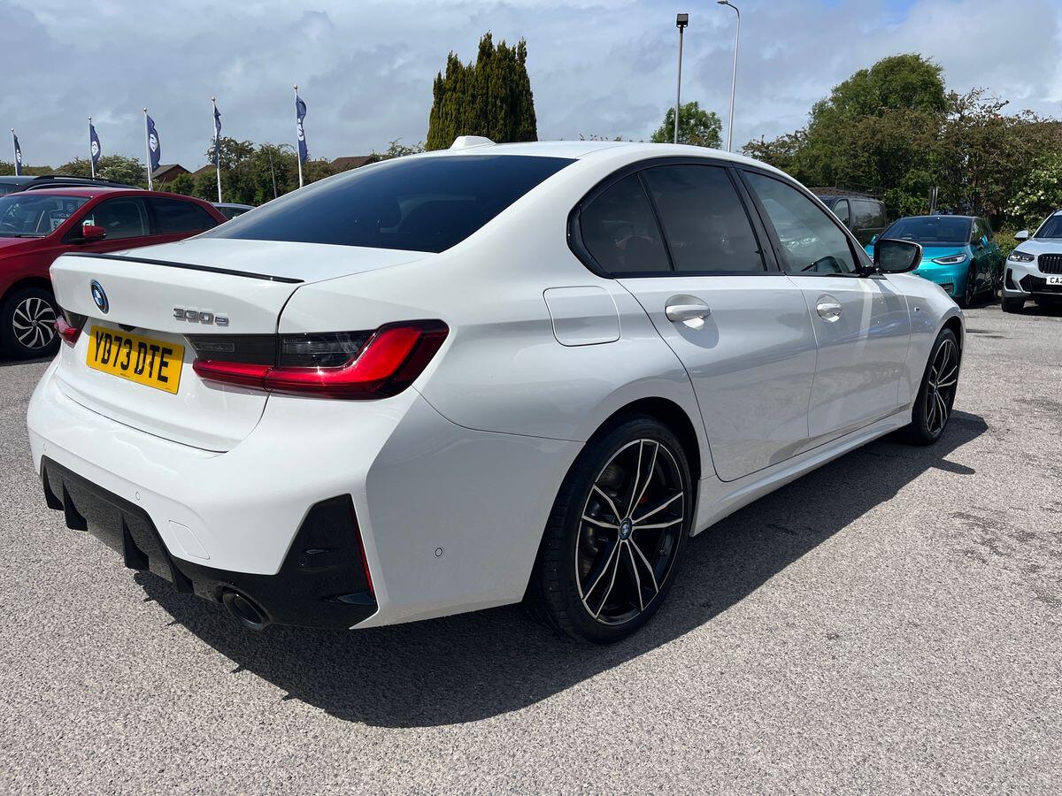 BMW 3 Series Photo 37