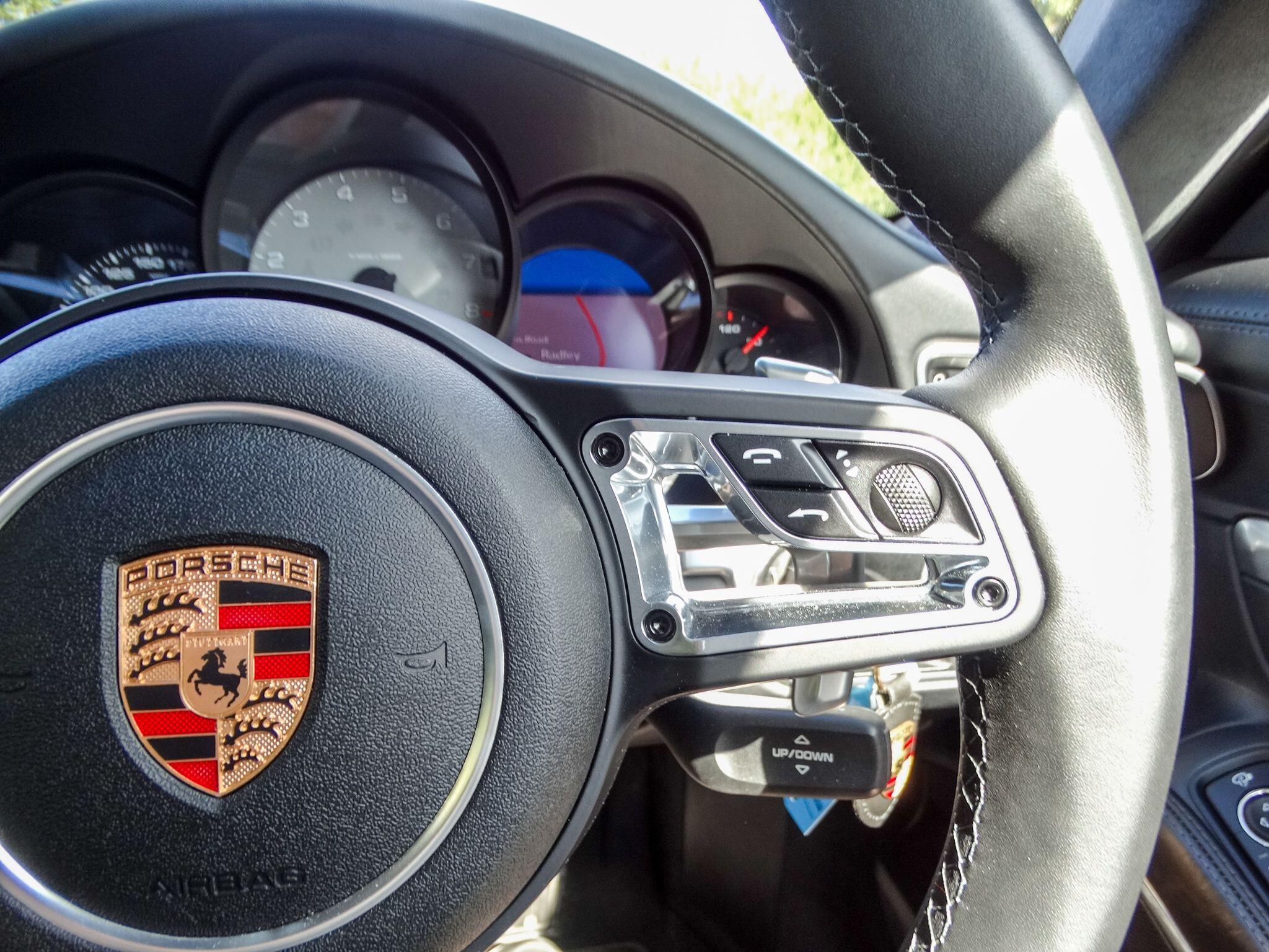 Porsche 911 3.8 991 Carrera 4S PDK 4WD Euro 5 (s/s) 2dr — photo 32