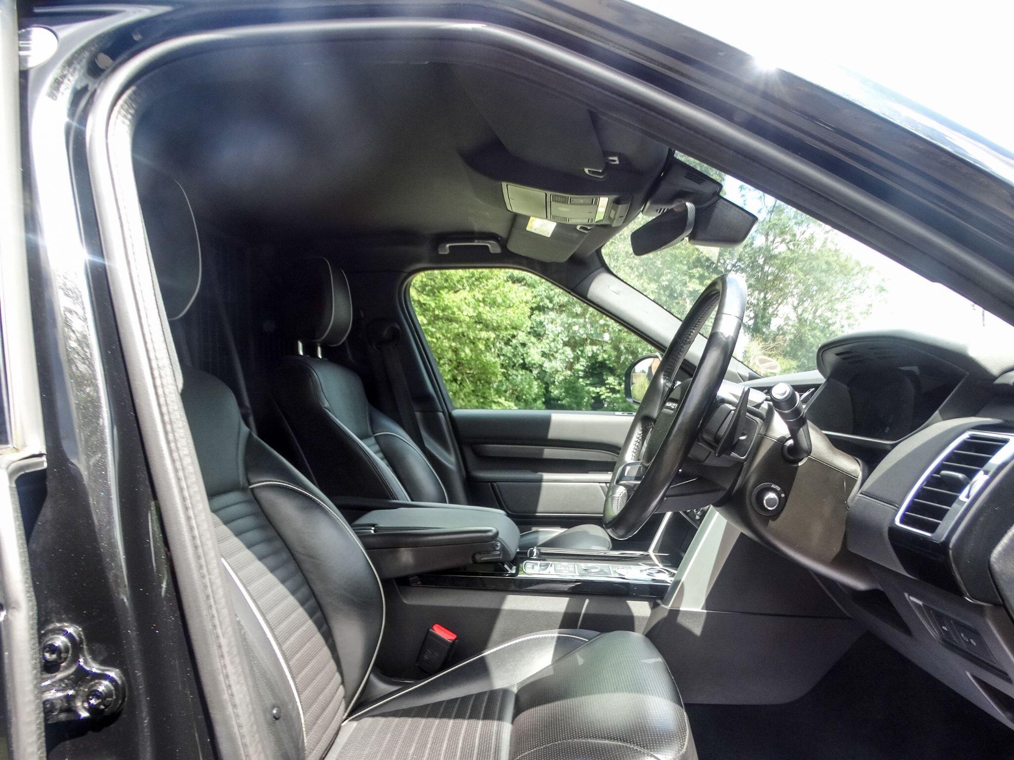Land Rover Discovery 3.0 SD V6 HSE Auto 4WD Euro 6 (s/s) 5dr — photo 18
