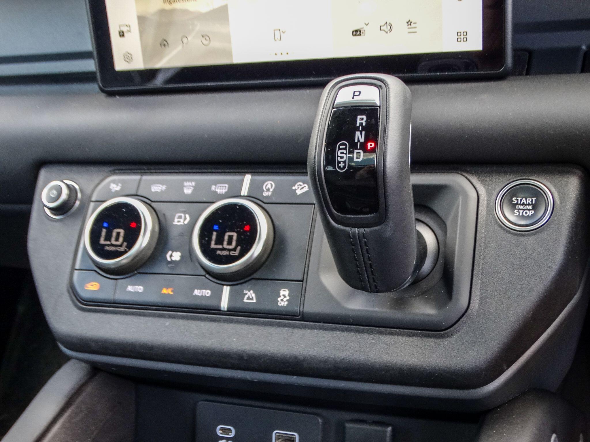 Land Rover Defender 110 3.0 D300 MHEV X-Dynamic SE Auto 4WD Euro 6 (s/s) 5dr — photo 36
