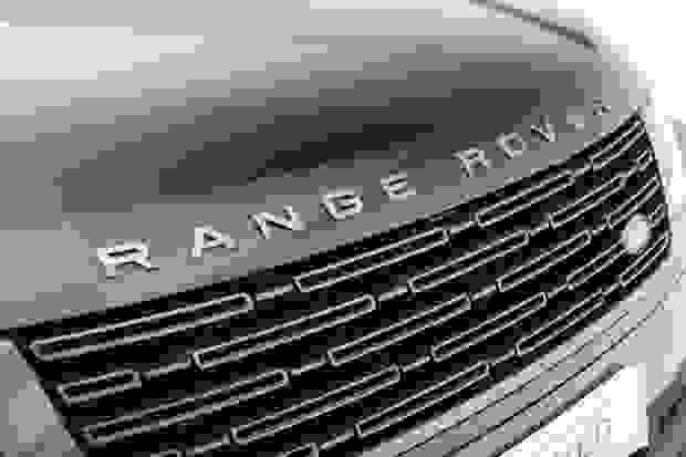 Land Rover RANGE ROVER Photo at-84b88b88ef8041afbfafaf6170faa934.jpg