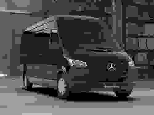 Mercedes-Benz Sprinter Photo at-84ba0861715e4bd5bd948dc7f77207a7.jpg