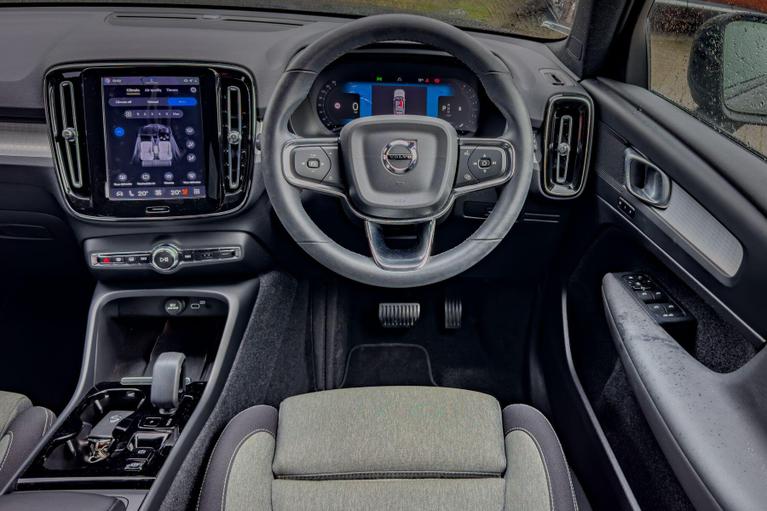 Used Volvo XC40 OE72HKK 25