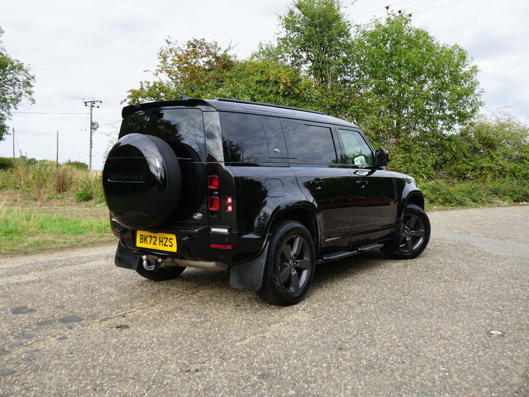 Land Rover Defender 110 3.0 D300 MHEV X-Dynamic SE SUV 5dr Diesel Auto 4WD Euro 6 (s/s) (300 ps) — photo 4