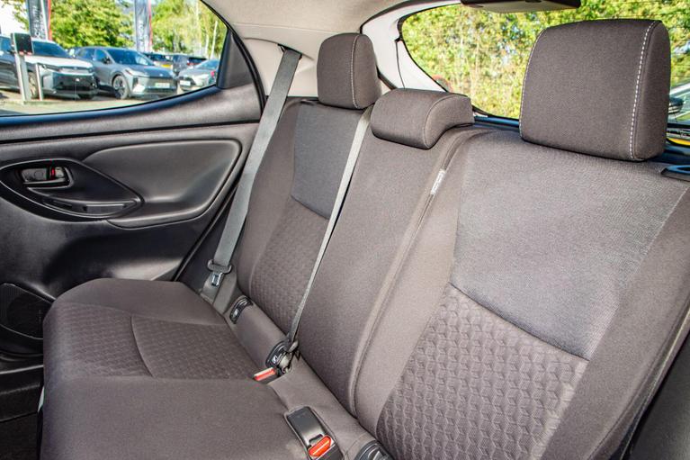 Used Toyota Yaris RE73SVD 7