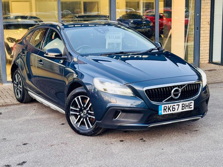 Used Volvo V40 Cross Country RK67BHE 1