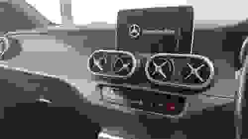 Mercedes-Benz X-Class Photo at-855b1101288b4b27bf76ce9d785e3c0a.jpg