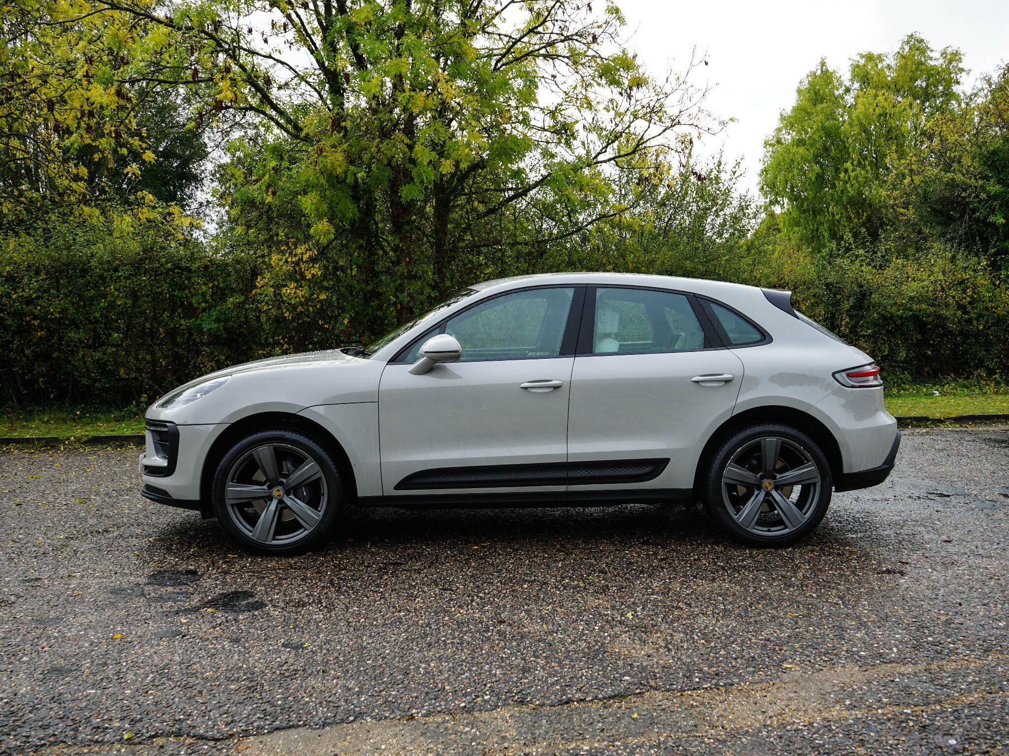 Porsche Macan 2.0T PDK 4WD Euro 6 (s/s) 5dr — photo 2