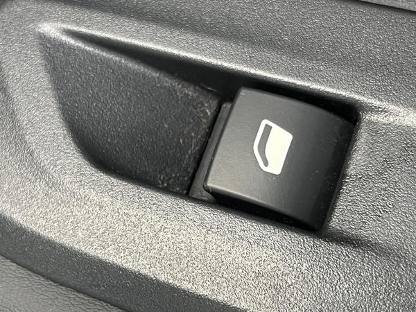 Used Peugeot E-2008 VU23SVN 34