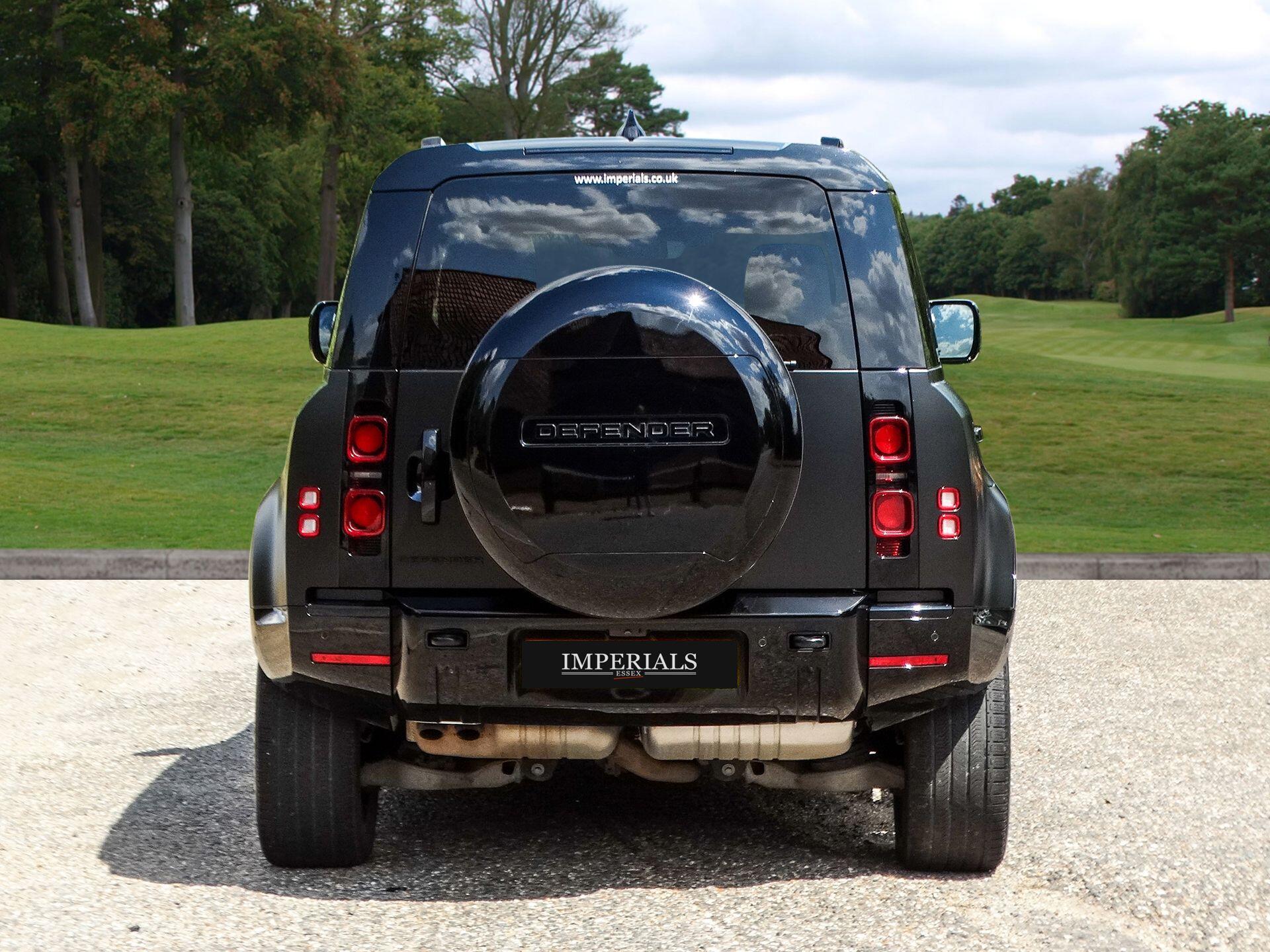 Land Rover Defender 110 3.0 D300 MHEV X-Dynamic SE Auto 4WD Euro 6 (s/s) 5dr — photo 11