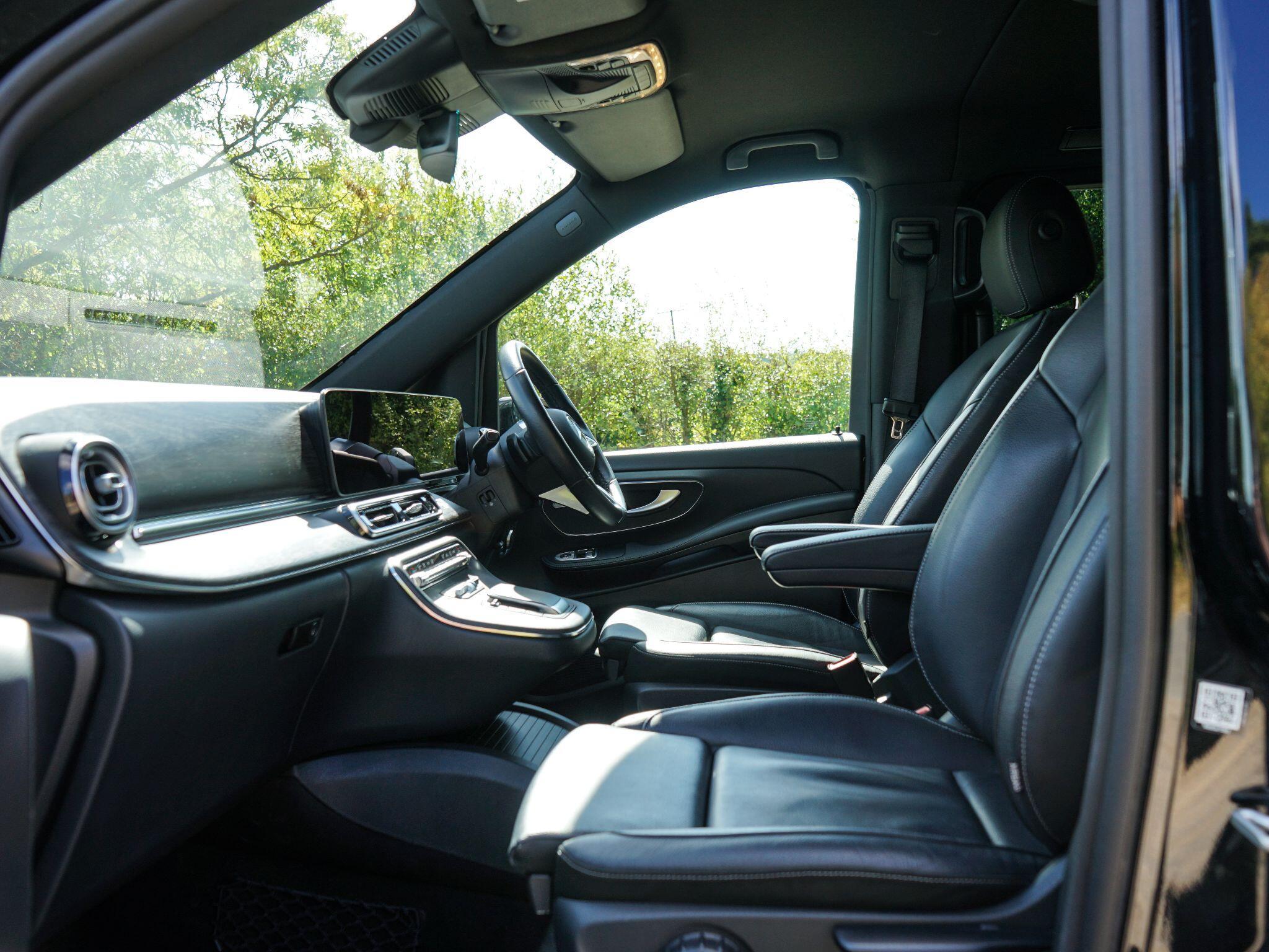 Mercedes-Benz V Class 2.0 V300d Premium G-Tronic+ Euro 6 (s/s) 5dr (8 Seat Extra Long) — photo 3