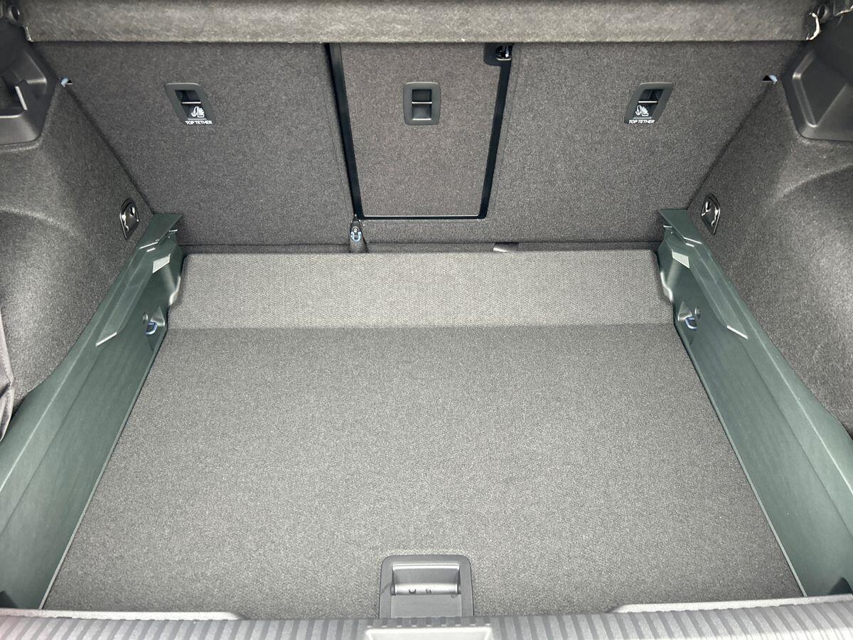 Volkswagen T-Roc Photo at-86b5c74ab3b845b58340b4f602bc7858.jpg