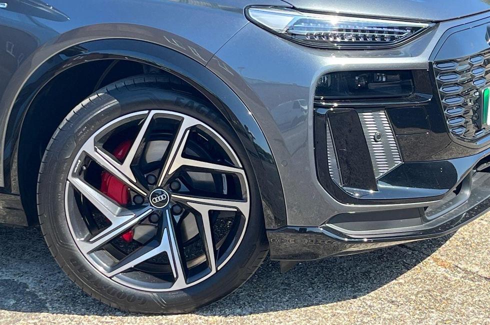 Audi Q6 Photo at-86c86600661941cf9cd5c0e2c9edf158.jpg