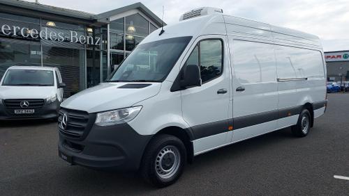 Mercedes-Benz Sprinter Photo at-86d5cb5fff0641a2931c5e0affbc044f.jpg