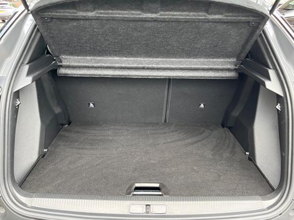 Used Peugeot 2008 BJ73UPP 9