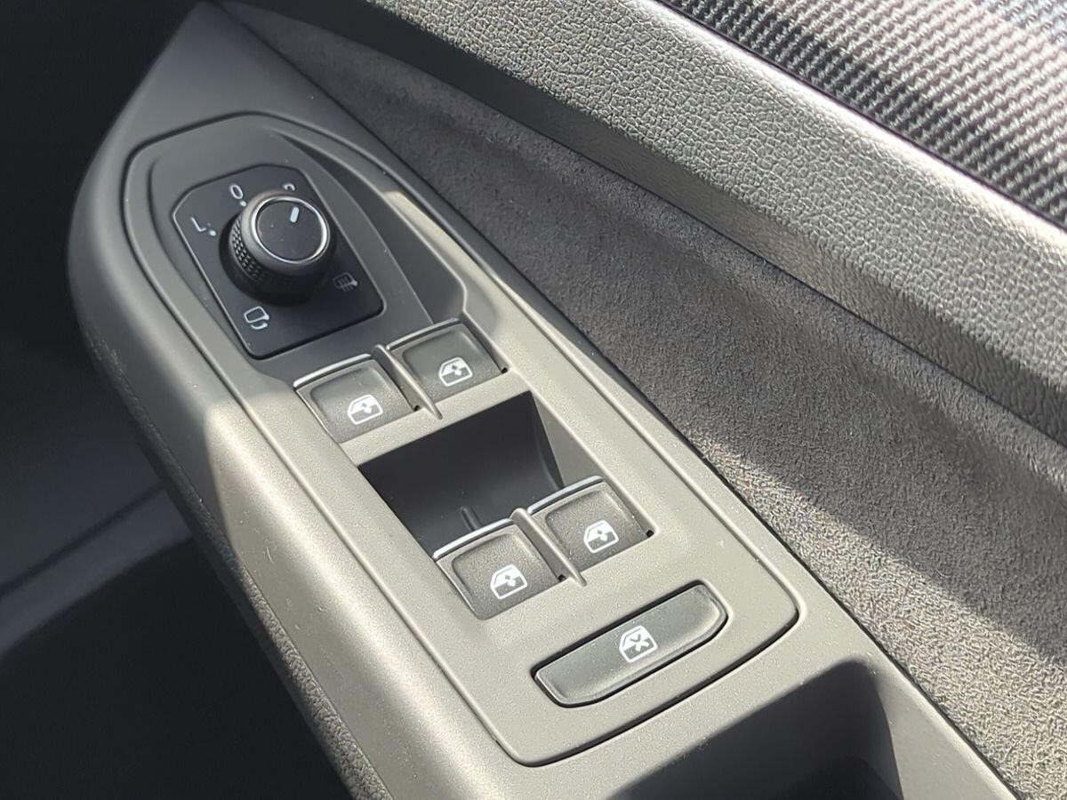 Volkswagen Golf Photo at-87045304315842f2ad8928161d8e439d.jpg