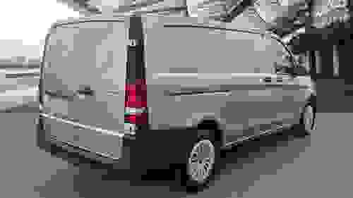 Mercedes-Benz Vito Photo at-87114519a854494b9231fb3f69c52e46.jpg